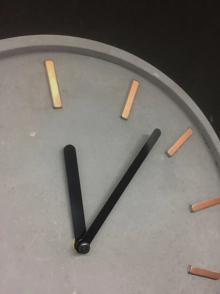 LS-LebenStil Vintage Wanduhr Beton Grau Kupfer 28cm Rund Schwarze Zeiger Quarzuhr Küchenuhr – Bild 8