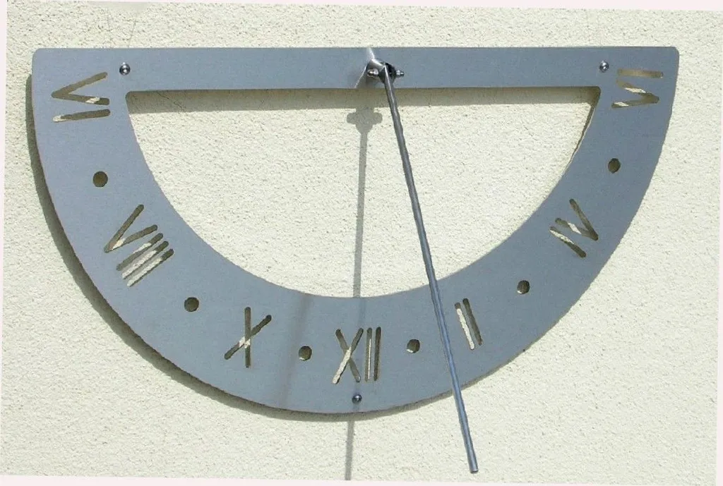 DanDiBo DanDiBo Sonnenuhr Edelstahl Für Die Wand 70 Cm Rostfrei 96206 Ausrichtbar Wetterfest Gartenuhr Modern Metall – Bild 6