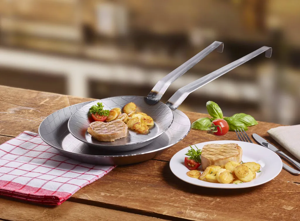 GSW Pfannen-Set Gastro Traditionell Eisen Geschmiedet 2 Tlg., Eisen, Bratpfanne ø Ca. 20 X H 3,0cm / ø Ca. 28 X H 3,8cm – Bild 3