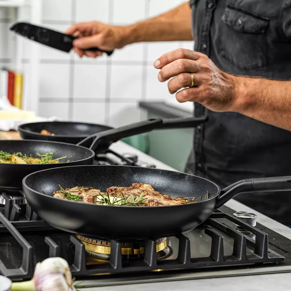 KitchenAid Pfannenset Classic Forged - ø 20, 24 Und 28 Cm - Keramische Antihaftbeschichtung – Bild 7