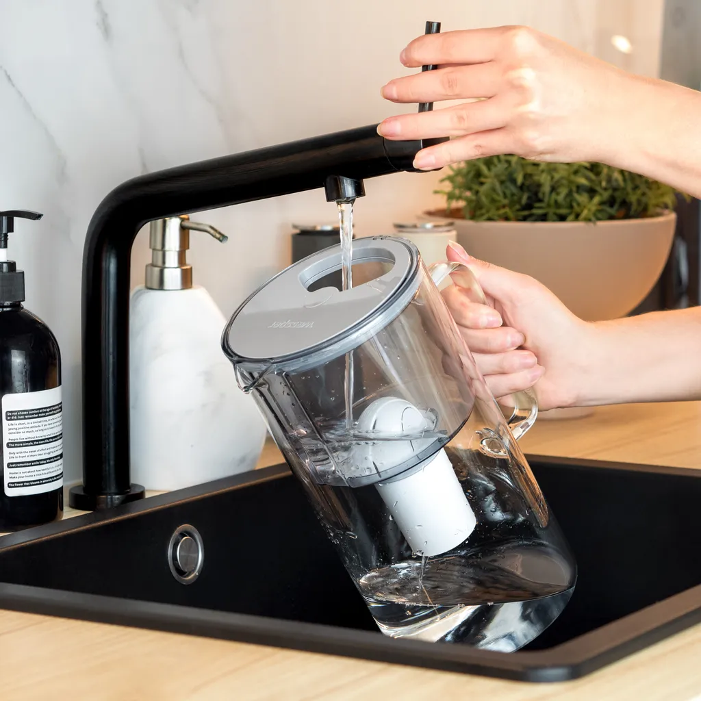 Wessper Wasserfilterkanne Aus Glas 2.5 L Kompatibel Mit Brita Classic-wasserfilterkartuschen | Inklusive 1 Wasserfilter-kartusche, Reduziert Kalk Und Chlor, Grau – Bild 4