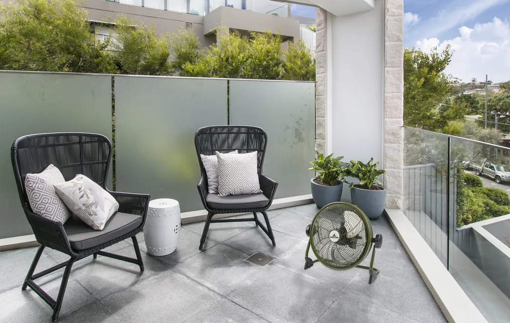 Bestron Kabelloser, Aufladbarer Bodenventilator, Vertikal Verstellbar, Höhe: 36,8 Cm, Ø 35 Cm, 25 W, Oliv – Bild 3