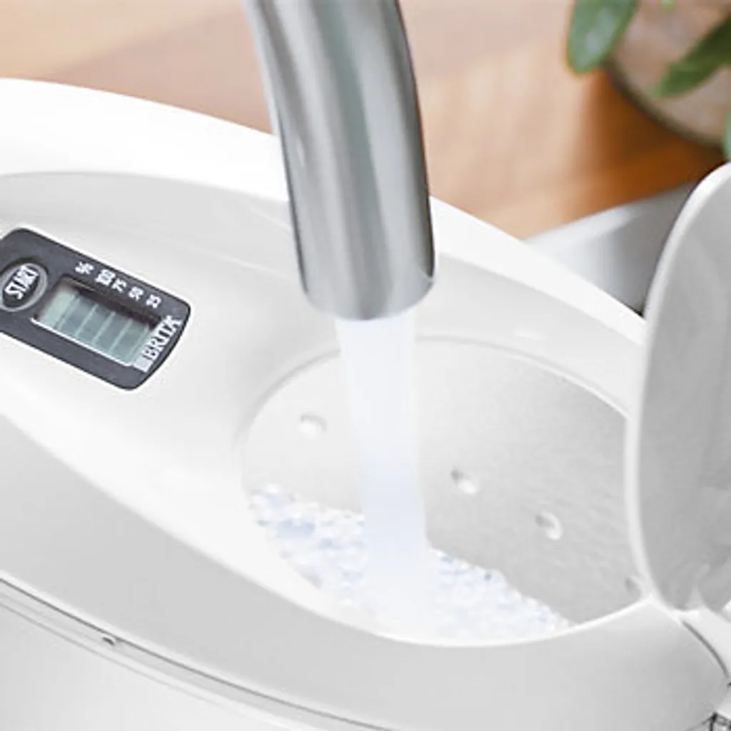 BRITA Wasserfilter Marella Weiss 2,4L & 12 Maxtra+ Kartuschen Filter (1er Pack)