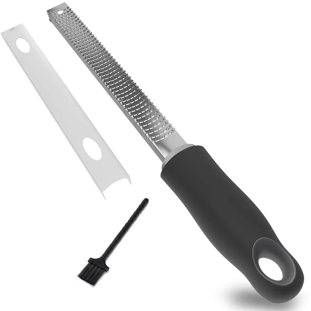 BAYLI 2er Pack Zitronenreibe Aus Edelstahl Parmesanreibe 32,5 Cm Ingwerreibe Multifunktionaler Zester Reibe Muskatnuss Reibe Mit Schutz & Reinigungsbürste Hobel Reibe Für Schokolade, Käse, Kokosnuss – Bild 3