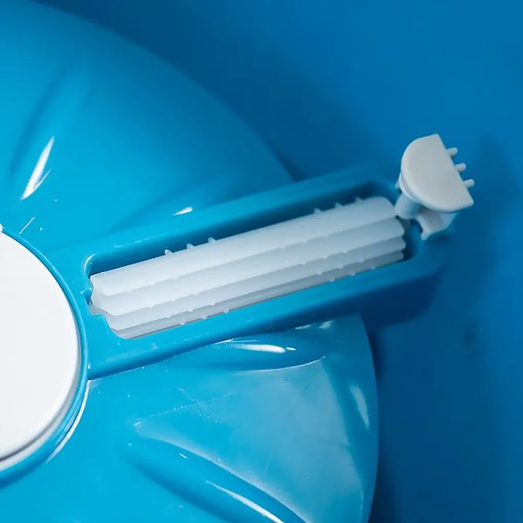 LIVINGTON Clean Water Spin Mop - Wischmopp Set Mit Zwei-Kammer-Filtersystem - Schmutzwasser Wird Gefiltert - Reinigung Aller Böden Und Oberflächen - Bodenwischer Mit Teleskopstange - 2,3 Liter – Bild 5