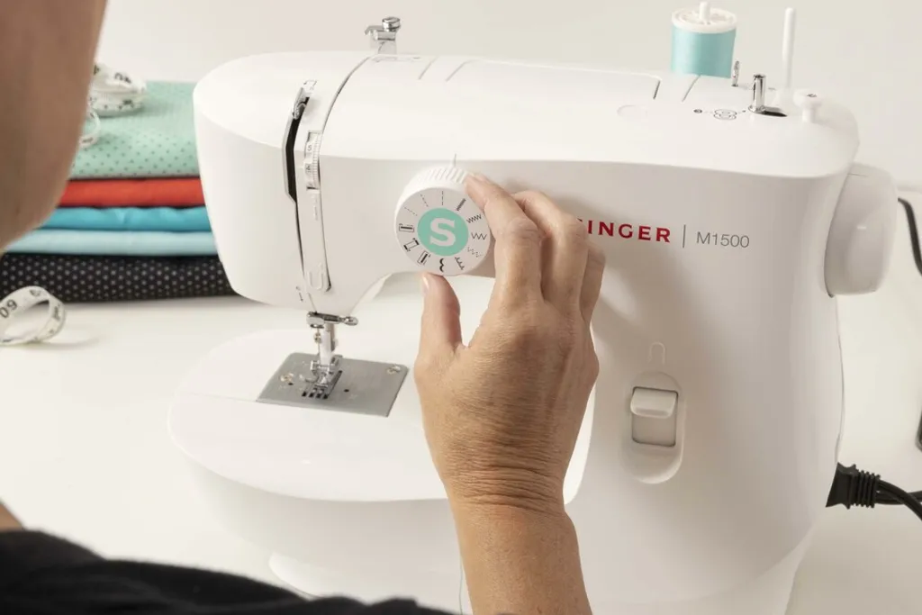 Singer M1505 Nähmaschine Klick-Einrastfunktion, Knopfloch, Knopfannäh-Programm – Bild 9